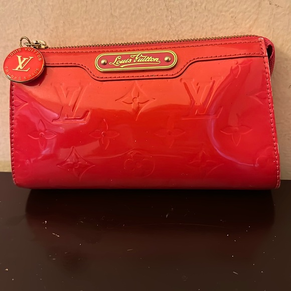 Louis Vuitton red Vernis pouch. Color transfer on back. See pictures!! - Picture 1 of 7